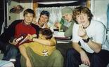 Enklav, Striker, Димон, Bludazt и присевший внизу Afterglow в поезде Москва-Калининград в 2001 году.
